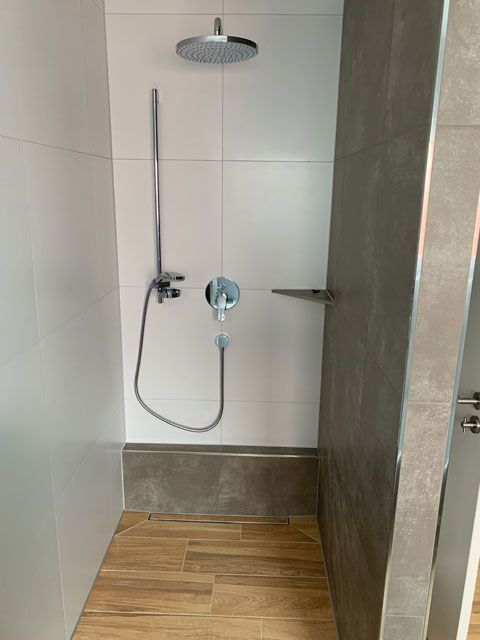 sanierung-dusche-abstellflaeche
